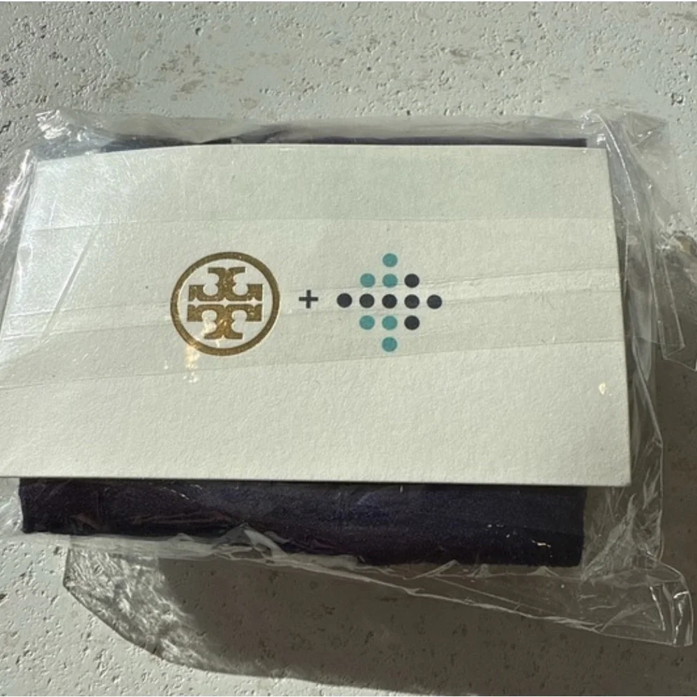 Tory Burch Fitbit Fret Double-Wrap Bracelet Band Rose Gold Tone Leather NWT - Picture 3 of 3